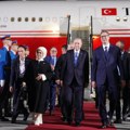 Erdogan doputovao u Beograd, dočekao ga Vučić na aerodromu