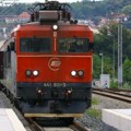Stali i vozovi, ostali zarobljeni nasred pruge: Prekinut saobraćaj ka ovom gradu
