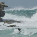 Pakao na plaži u Meksiku: Ogromni talas iz tropske oluje guta kupače, snimak dronom izaziva jezu