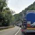 Izmena režima saobraćaja ka Crnom Vrhu do početka septembra. Stiže oprema za vetrogeneratore