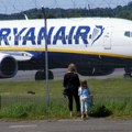 Ko ne poštuje pravila u avionu platiće kaznu i do 600 evra!