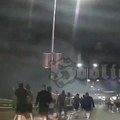 Jeziv snimak! Ovako su poljski huligani upali u sačekušu - grupa od 200 Delija sa fantomkama i motkama ih premlatila