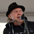 Otkriveno zašto Nil Jang više ne koristi Facebook