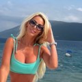 "Sin me pita: Mama, ovaj te gleda, kako si ti tako lepa, a sama?" Poznata voditeljka zapalila Crnu Goru u bikiniju, a ovako…