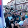 Novi incident na protestu u Čačku: Građani gađali jajima restoran u koji su seli funkcioneri
