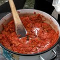 Kako da skratite vreme kuvanja ajvara: Trik domaćica iz Leskovca je zlata vredan