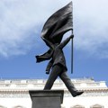 Kako je Benksi postavio statuu u centru Londona