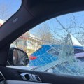 FOTO: Više taksi vozila oštećeno u Novom Sadu