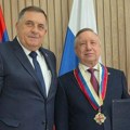 Dodik uručio Orden zastave Srpske sa zlatnim vencem guverneru Sankt Peterburga