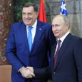 (FOTO) Palata Republike u Banjaluci u bojama ruske zastave: Dodik obeležio Putinovu pobedu