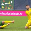 Drama na terenu: Fudbaler iz Srbije se sudario sa golmanom! (video)