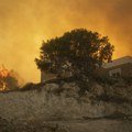 Požar kod aerodroma na grčkom ostrvu Milos, mobilisane jake vatrogasne jedinice