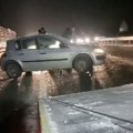 Automobil smrskan: Stravična saobraćajna nesreća na auto-putu Miloš Veliki (video)