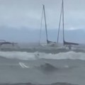 Oluja prevrnula čamac na jezeru, ljudi pokušavali da spasu živote! Osmoro mrtvih (video)