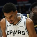 Čudo se dogodilo, neko je zakucao preko najvećeg blaga NBA lige, Vembanjama nadomak tripl-dabla sa blokadama!