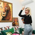 Jelka na stolu, okitila i džinovskog lava: Jovana Jeremić sa ćerkom dekoriše stan, evo šta su svi odmah zapazili (foto)