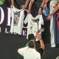 Đoković potpisao hit majicu posle najteže prepreke u Australiji, Srbin se oduševio kada je ovo video