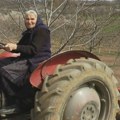 Pavlika (85) šoferira već 50 godina: "Kad komšijama treba nešto, odmah palim traktor jer šoferi su solidarni"