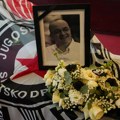 Стотине људи чекају испред Београдске арене да одају почаст Душку Вујошевићу, ту је и књига жалости