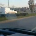 Zastrašujući snimak iz Beograda: Novi slučaj vožnje u kontrasmeru, beli kombi juri ka grupi vozila (video)