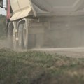 Na delu puta Kragujevac-Gornji Milanovac obrušio se trotoar, saobraćaj preusmeren