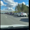 (Video): Ono što se trenutne dešava u Rusiji izgleda kao da sledi apokalipsa: Kilometarske kolone vozila na putevima, čeka se…