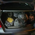 Uhapšen tokom detaljne kontrole u Paraćinu! Švercer prevozio 140 kg duvana u gepeku: Carinici mu oduzeli i auto