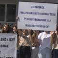 Nastavnici i đaci iz Mura prvog školskog dana poslali poruku državi: „Želimo novu fiskulturnu salu!“
