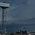 Superćelijski oblak stigao u Srbiju! Zamračilo se u centralnom delu zemlje, građani se spremaju za nevreme (VIDEO)