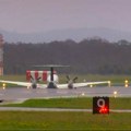 Avion sa tri putnika sleteo na aerodrom u Australiji na trup, bez opreme za sletanje