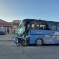 Sudar autobusa u Zemunu: Ima povređenih, prednji delovi vozila smrskani (foto)