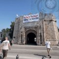 Na niškoj tvrđavi transparent sa kukastim krstom