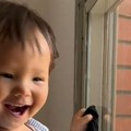 Vukan iz Šumadije ima godinu dana, a već razume 2 jezika! Roditelji objavili snimak, iza svega je OVA priča