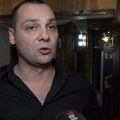 Pevač ima biznis u Grčkoj: Leto provodi na moru, sad ubacio vodu u plićak pa pokazao kako uživa! Jede samo ovo