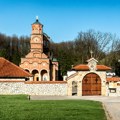 Prema staroj legendi, Bogorodica se ukazala Milojki (13) i dala znak gde dići manastir: O ovoj svetinji je reč