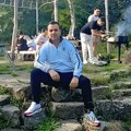 Naš pevač ima 43 godine i četvoro unučadi: Zaradio je ogroman novac i sad pokazao kako živi u Berlinu: "kupio sam svakom…