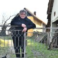 Ovako danas izgleda kuća iz serije "selo gori, a baba se češlja": Radoša Bajića preplavile emocije kad je ušao na kapiju…