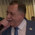 "Tako, tako, samo tako" Dodik pevao u kafani posle pobede Siniše Karana na izborima (video)