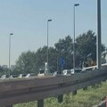 Sudar automobila i kvar kamiona na Pančevačkom mostu, saobraćaj u smeru ka gradu usporen