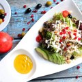 Recept za idealan letnji obrok: Mediteranska salata koja ima manje od 400 kalorija