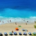 Grčka pooštrila kontrole na plažama: Dronovi otkrivaju nelegalne ležaljke, kazne i do 73.000 evra