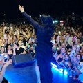 Niš večeras diše kao jedno: Dragana Mirković okupila čitav grad na Tvrđavi! video