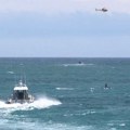 Nezamisliv horor u Australiji! Ajkula raskomadala plivača pred kupačima, ljudi svedočili strašnoj sceni: "Bacala ga je…
