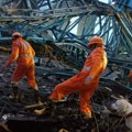 Најмање 16 радника погинуло у Индији, срушио се кран током изградње моста