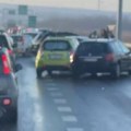 Poledica iznenadila beograđane, sudari širom prestnice: Objavljeni snimci i slike jutrošnjeg saobraćajnog kolapsa (video…