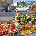 Muškarac oskrnavio mesto sećanja na poginule na Železničkoj stanici, oglasili se Zborovi, gradonačelnik i MUP, Novosađani…