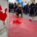 Pokrenuto više od 250 prekršajnih postupaka zbog farbanja ulice na protestu ispred Skupštine grada