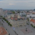 Novi Sad proslavlja rođendan - "golubica" u rukama desetogodišnjeg šahiste