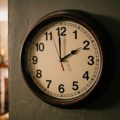 Srbija prelazi na letnje računanje vremena: Satovi se pomeraju u noći između 28. i 29. marta