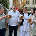 Uz karuce, čilaše, u nošnjama lepe snaše…: U Zrenjaninu počeli tradicionalni Dani piva (foto)